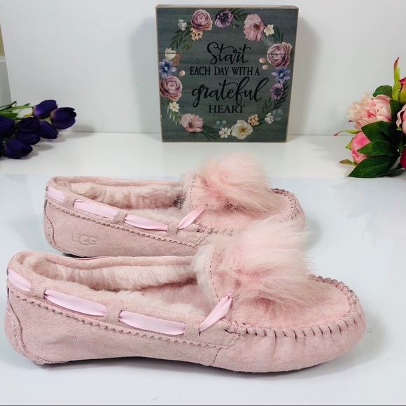 UGG Shoes - UGG Dakota Pom Pom Slippers 6 NEW
